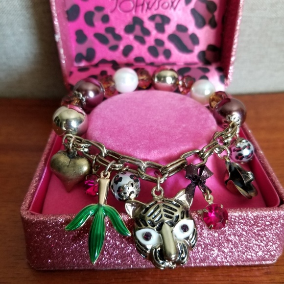 🔴SOLD🔴Betsey Johnson Jaguar Stretchy Bracelet - Picture 5 of 7